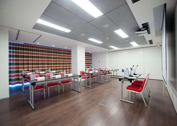 ホテル Top Countryline Zenith Conference And 4*