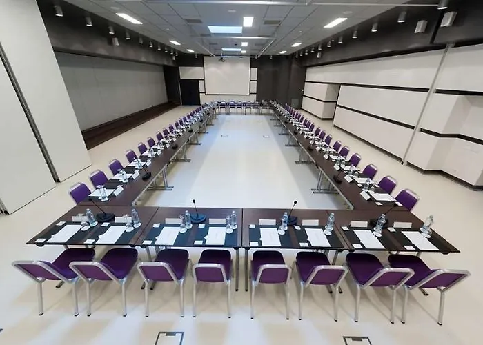 ホテル Top Countryline Zenith Conference And 4*