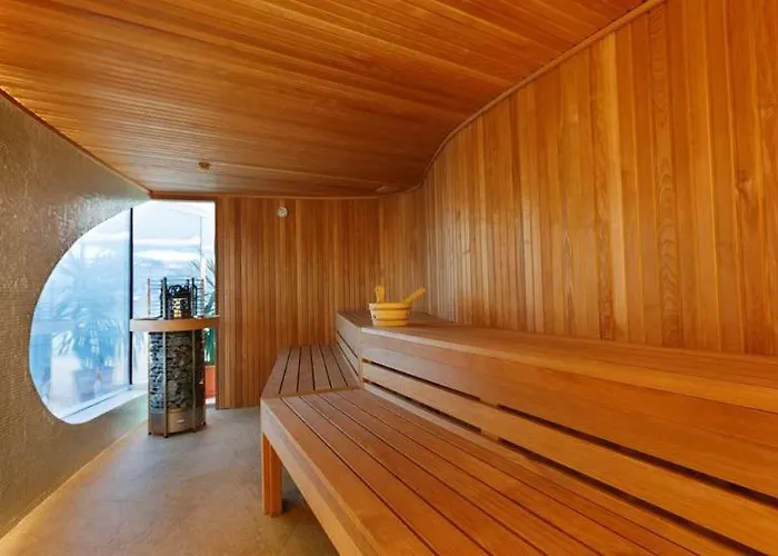 ホテル Top Countryline Zenith Conference And 4*