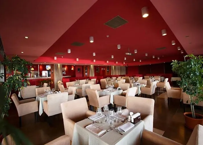 ホテル Top Countryline Zenith Conference And 4*